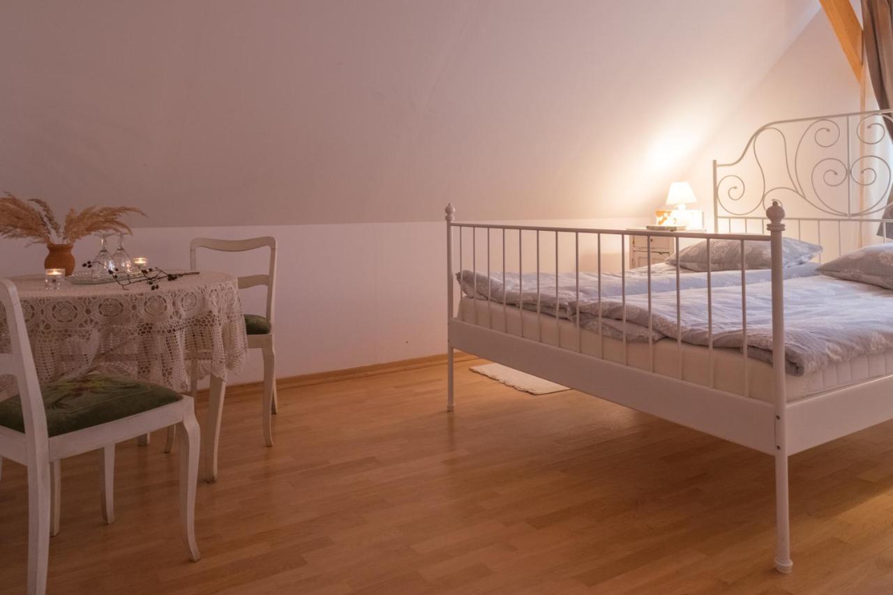 Miodowa Kolonia Bed & Breakfast Bialowieza Bagian luar foto
