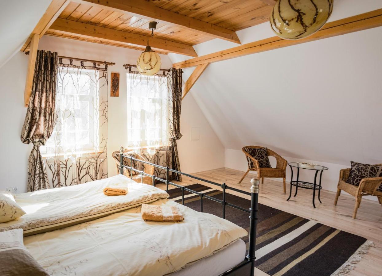 Miodowa Kolonia Bed & Breakfast Bialowieza Bagian luar foto